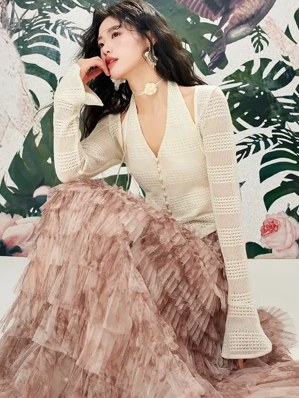 Halter-Neck Knit Top and Sleeve Set